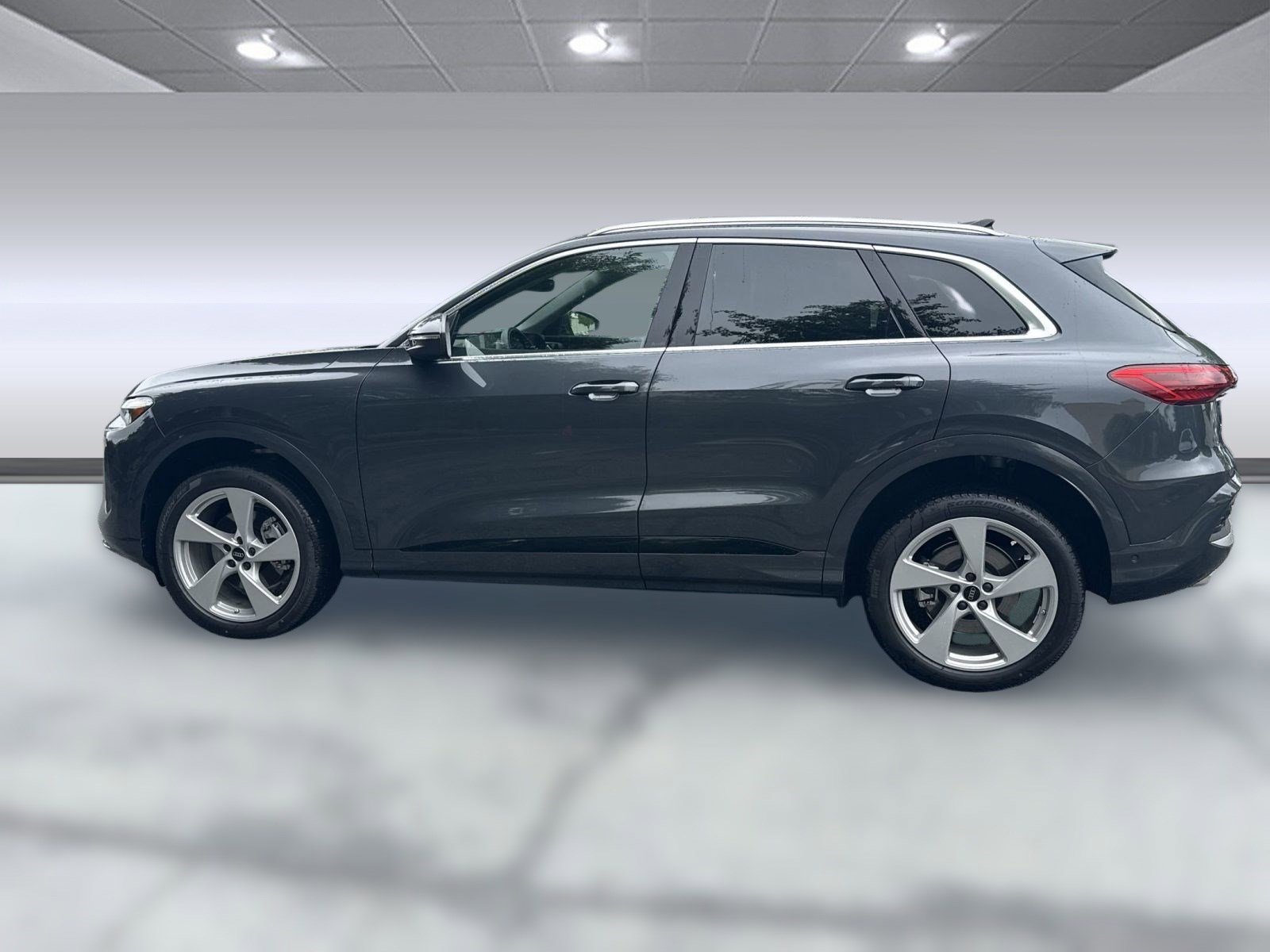 2025 Audi Q5 2.0T Premium Plus photo 2