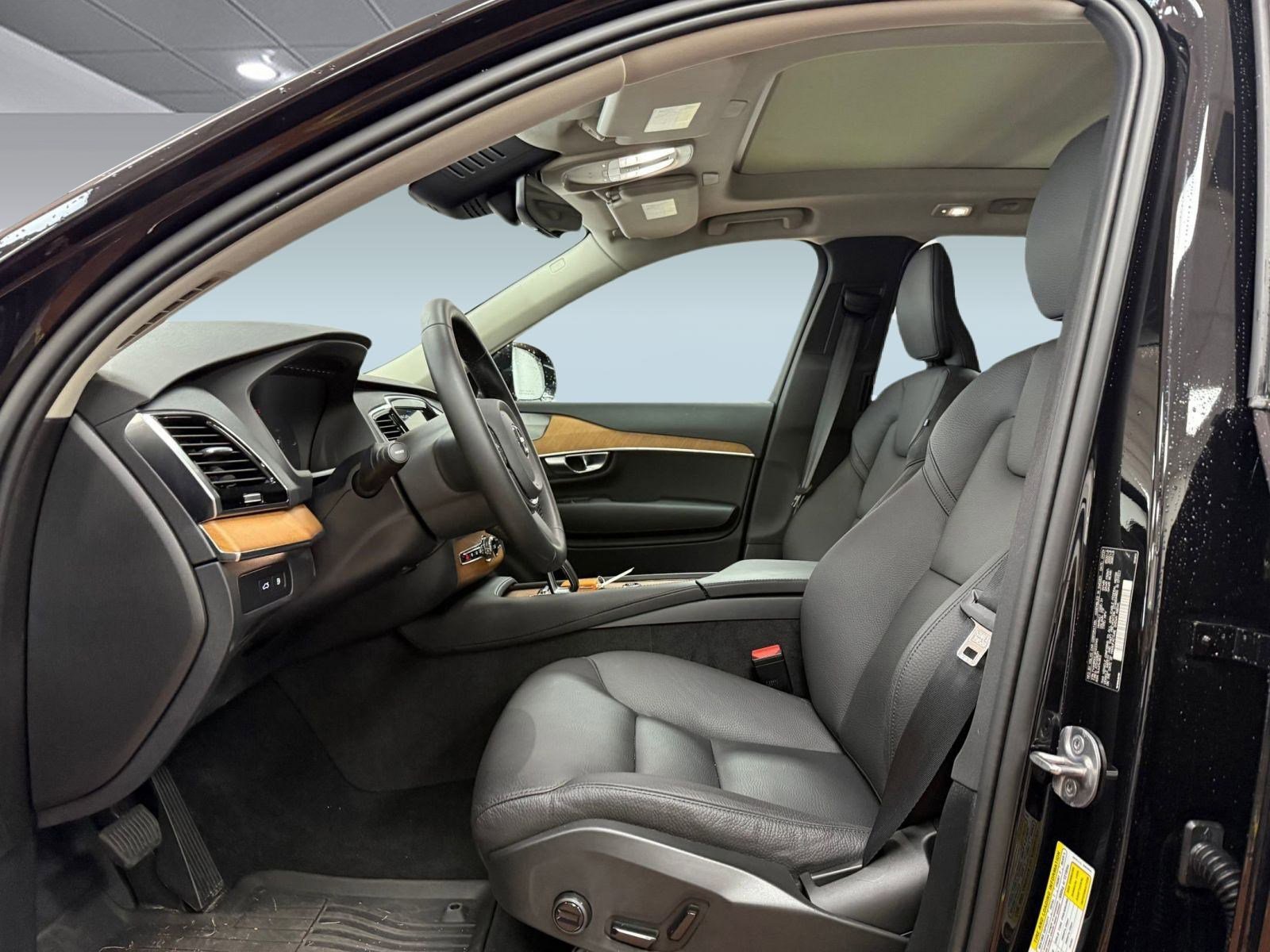 2024 Volvo XC90 T8 Plus photo 2