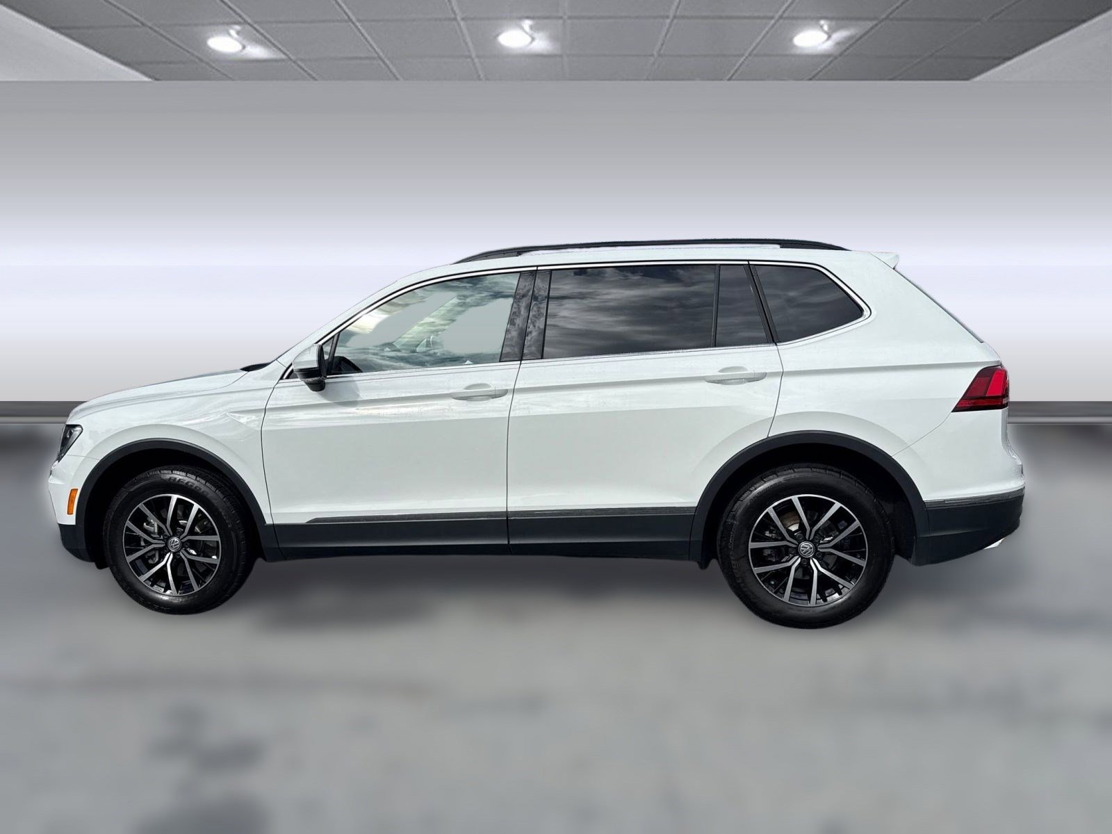 2021 Volkswagen Tiguan SE photo 2