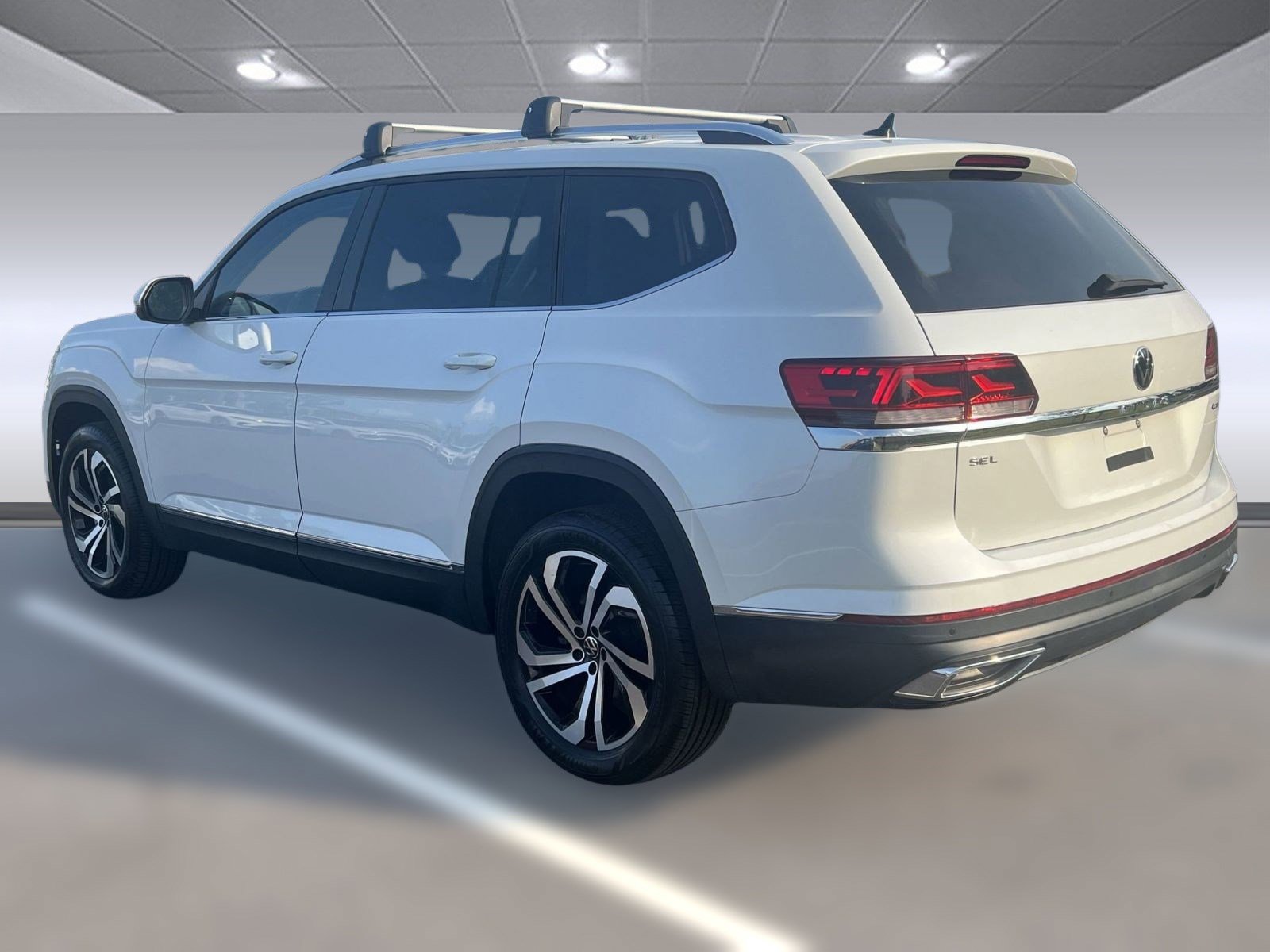2023 Volkswagen Atlas SEL photo 2