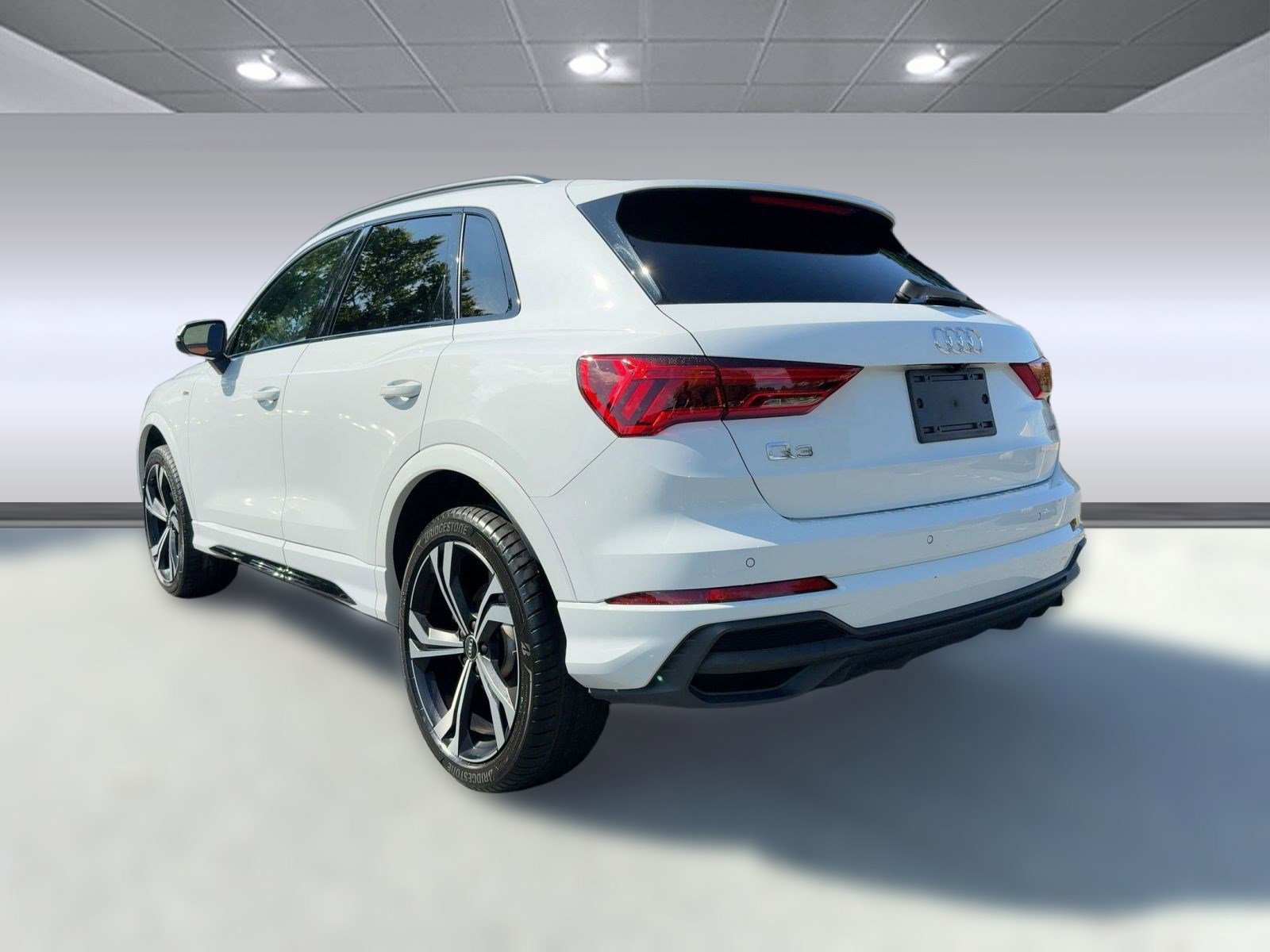 2024 Audi Q3 45 TFSI S line Premium Plus photo 3