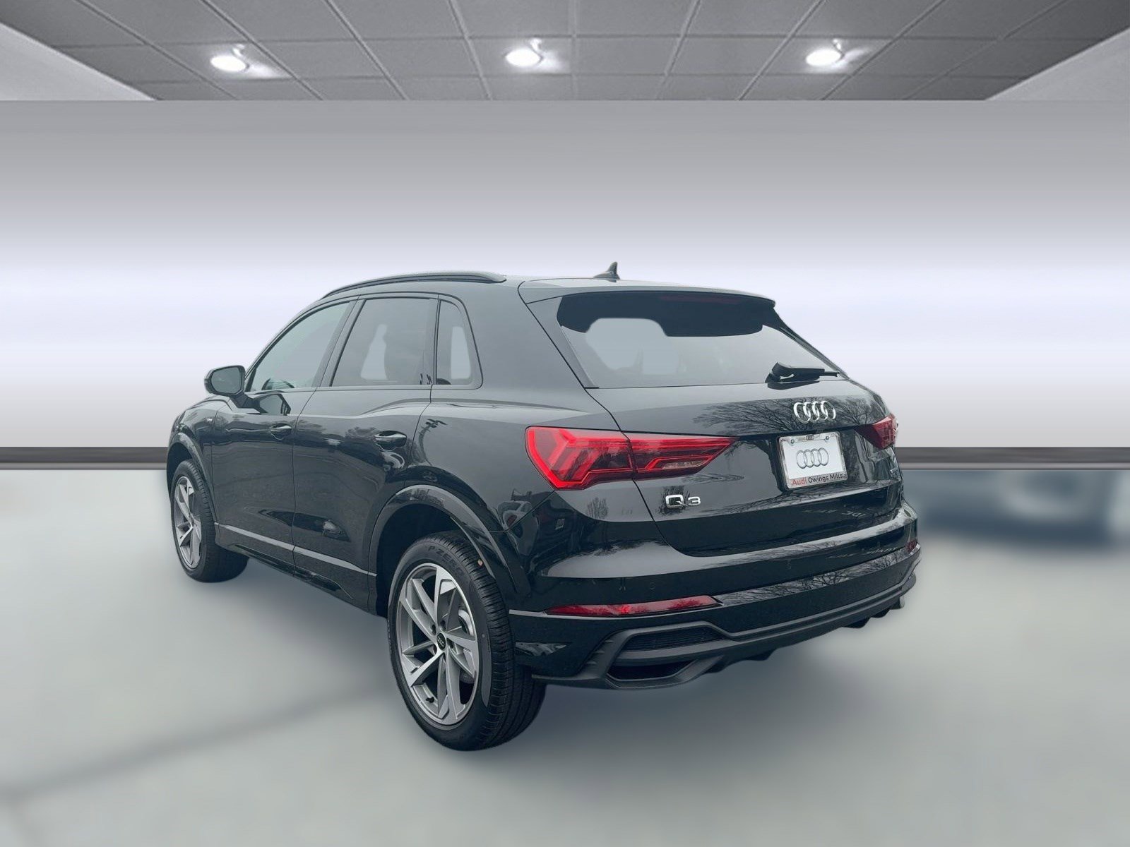 2025 Audi Q3 45 TFSI S line Premium photo 3