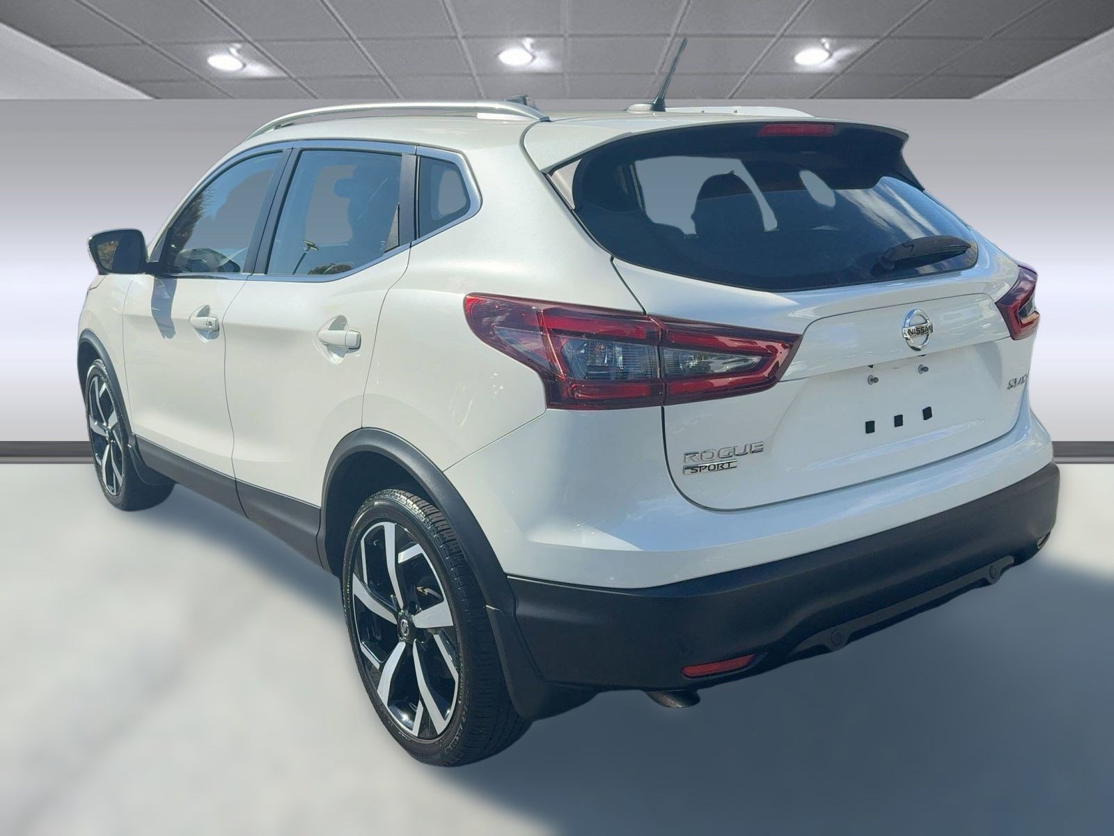 2021 Nissan Rogue Sport SL photo 2