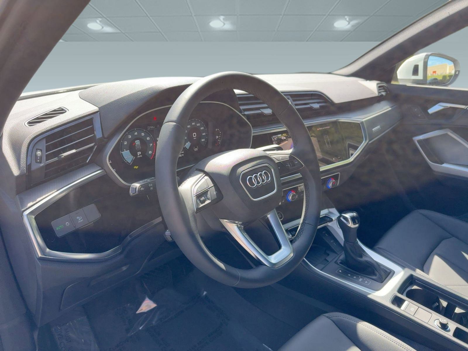 2025 Audi Q3 45 TFSI S line Premium photo 3