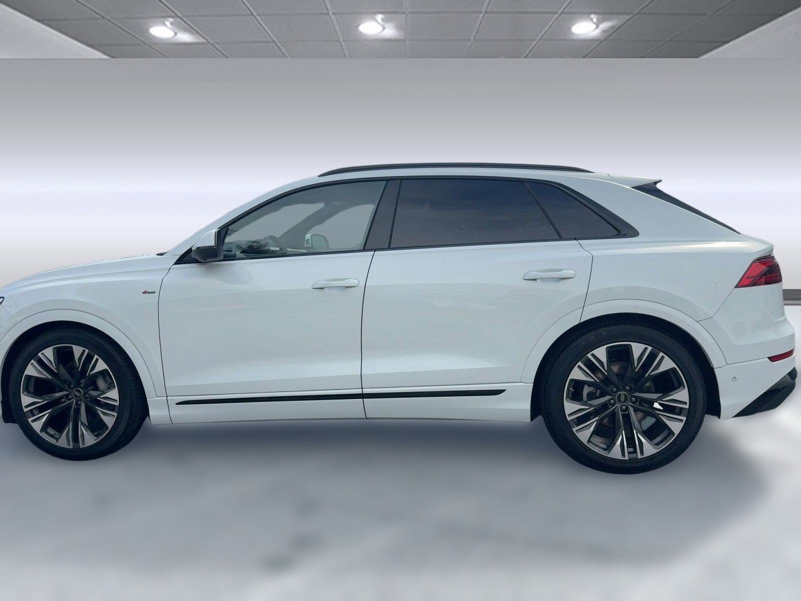 2026 Audi Q8 55 Premium Plus photo 2