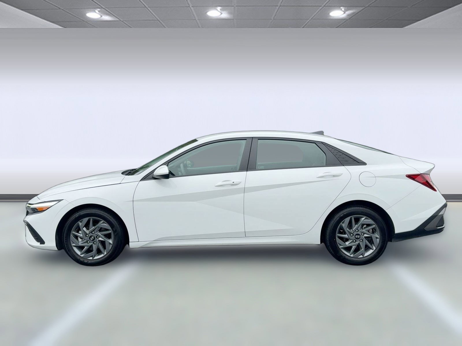 2024 Hyundai Elantra SEL photo 2