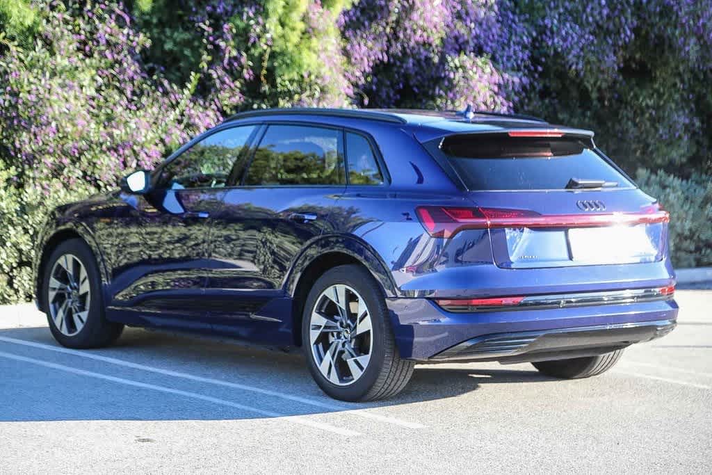 Thumbnail: 2022 Audi e-tron - 6
