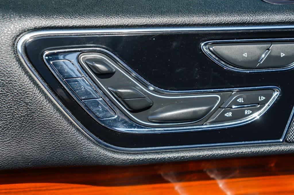 Thumbnail: 2021 Lincoln Navigator - 23