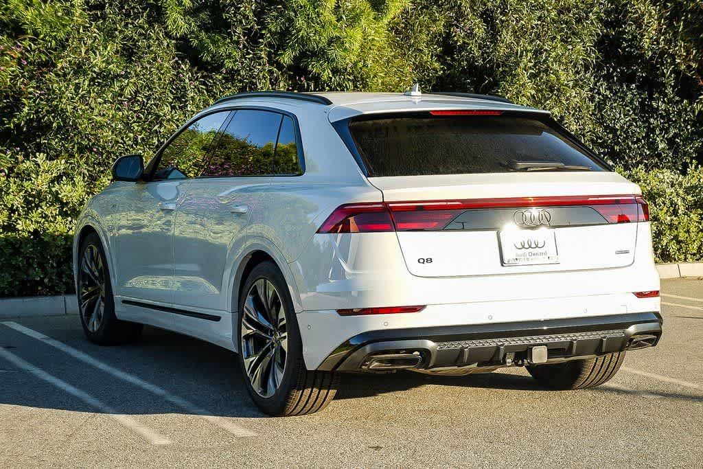Thumbnail: 2026 Audi Q8 - 6