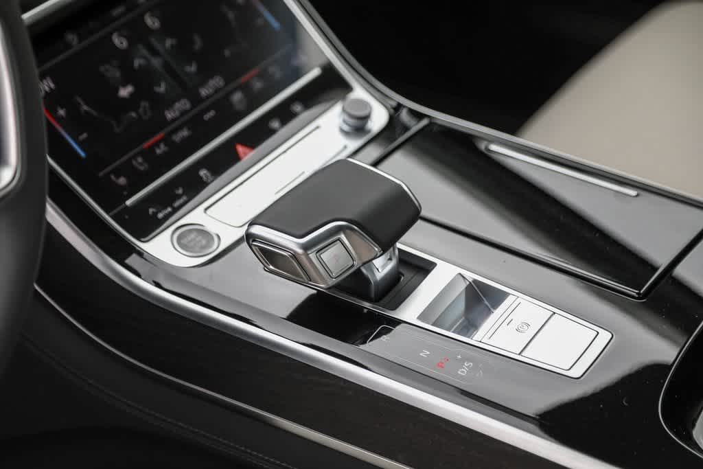Thumbnail: 2025 Audi A8 - 17