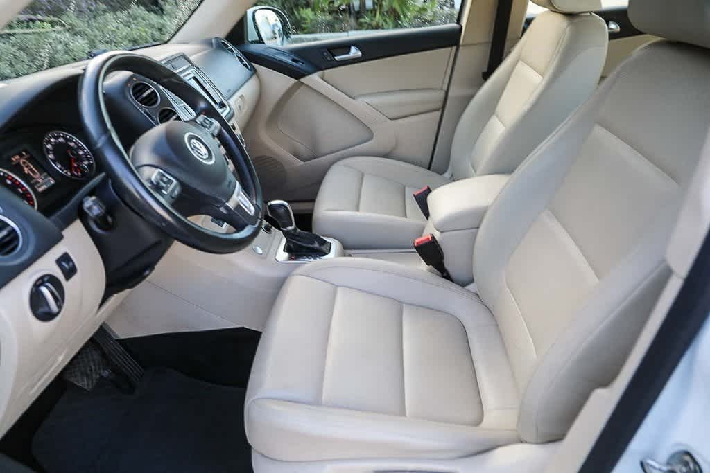 Thumbnail: 2017 Volkswagen Tiguan - 16