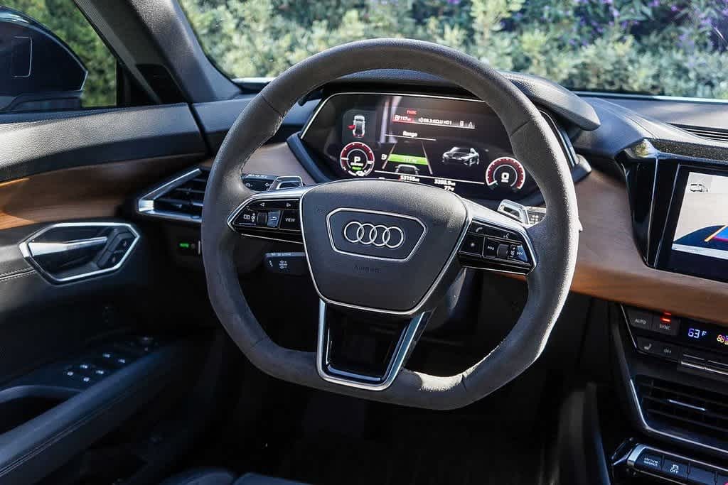 Thumbnail: 2022 Audi e-tron GT - 14