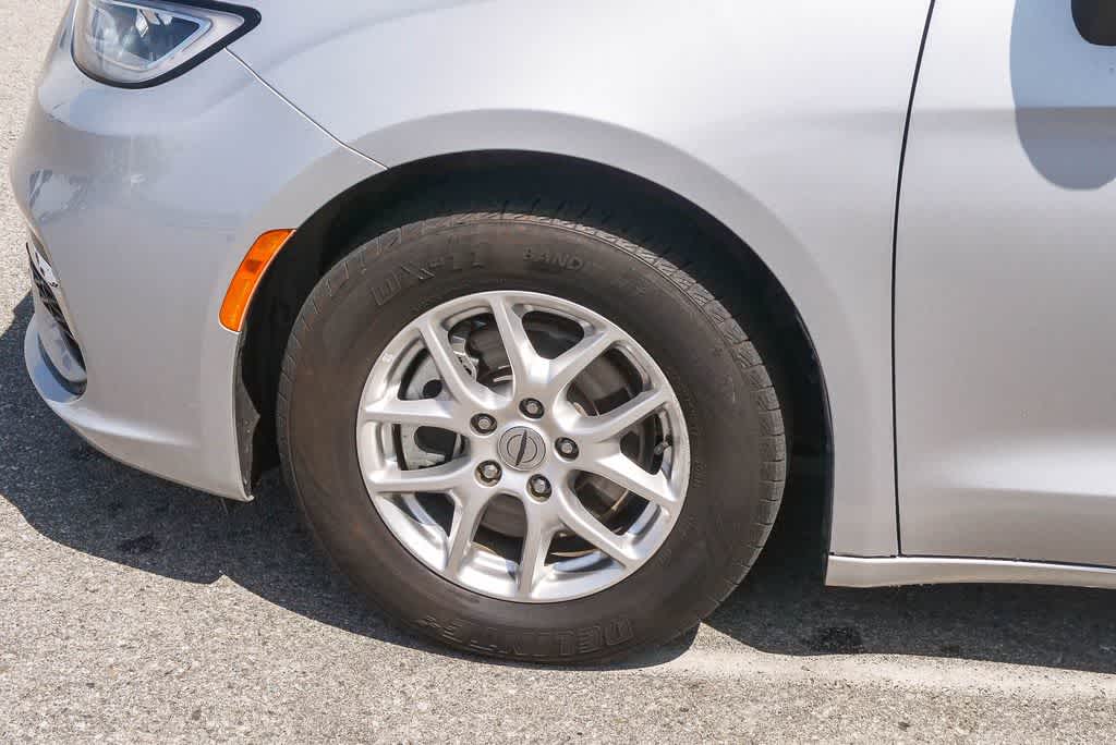 Thumbnail: 2023 Chrysler Pacifica - 10