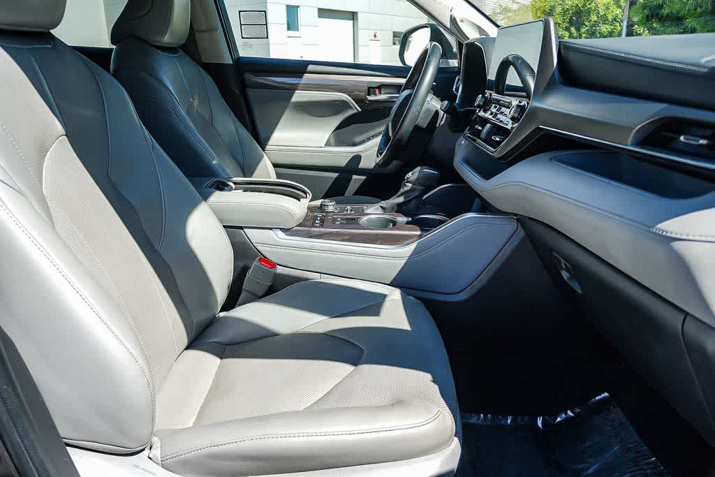 Thumbnail: 2022 Toyota Highlander - 19