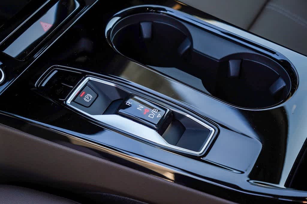 Thumbnail: 2025 Audi Q6 e-tron - 21