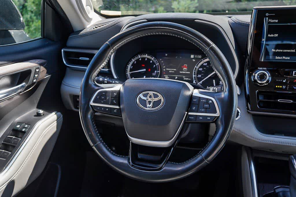 Thumbnail: 2022 Toyota Highlander - 15