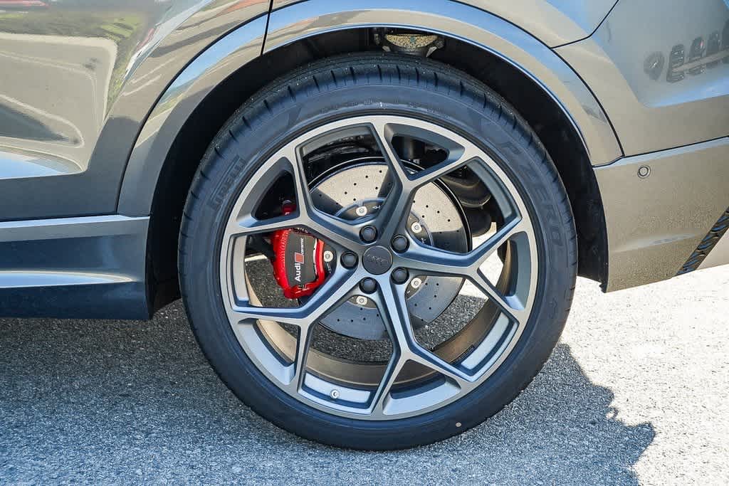 Thumbnail: 2026 Audi RS Q8 - 11