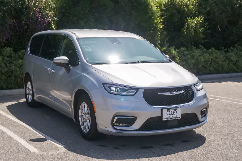 Thumbnail: 2023 Chrysler Pacifica - 3