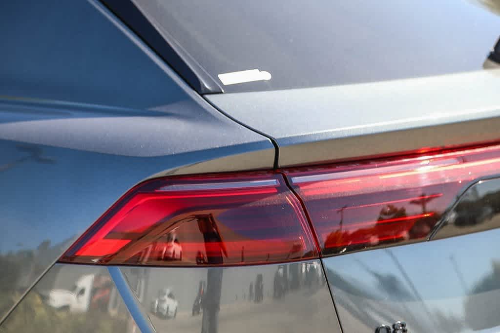 Thumbnail: 2025 Audi Q8 - 8