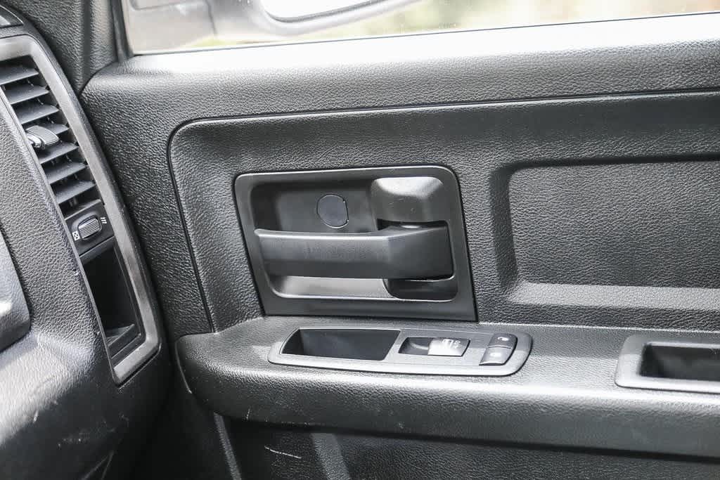 Thumbnail: 2019 RAM 1500 Classic - 20