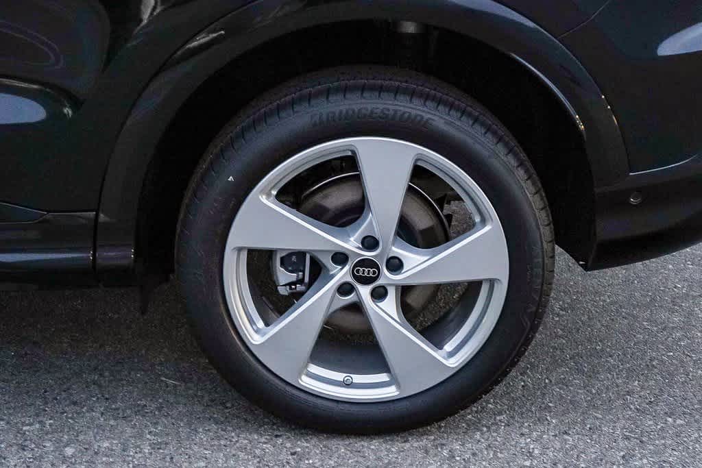 Thumbnail: 2025 Audi Q5 - 11