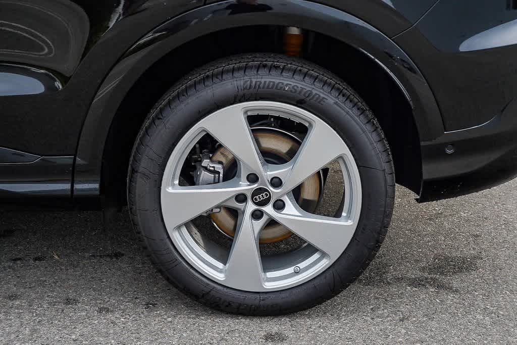 Thumbnail: 2025 Audi Q5 - 11