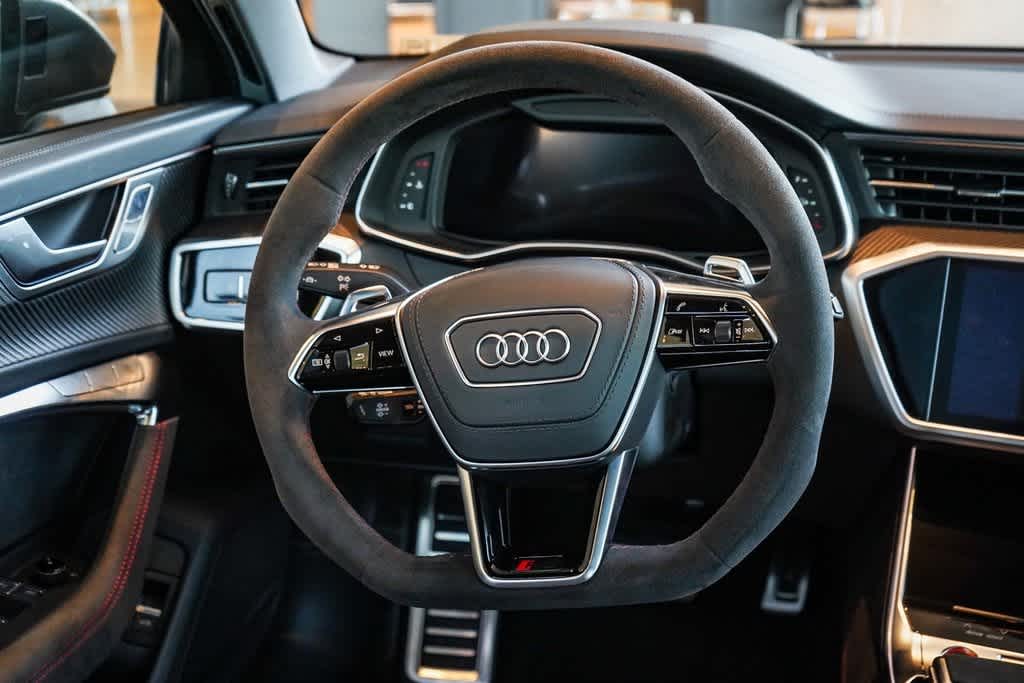 Thumbnail: 2025 Audi RS 6 - 12