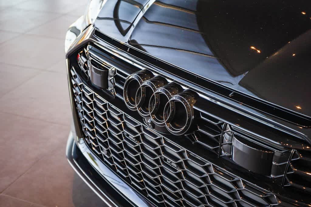 Thumbnail: 2025 Audi RS 6 - 6