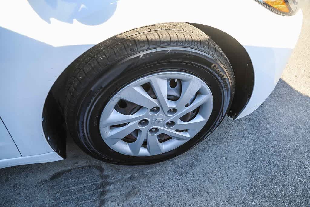 Thumbnail: 2017 Hyundai Elantra - 13