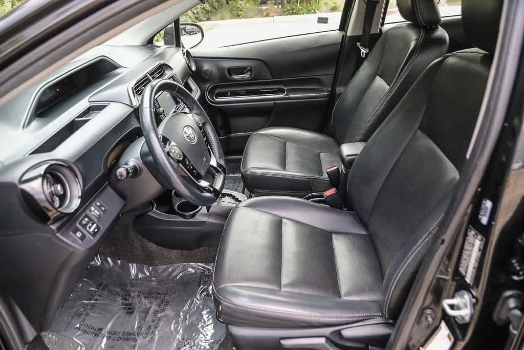 Thumbnail: 2018 Toyota Prius c - 16