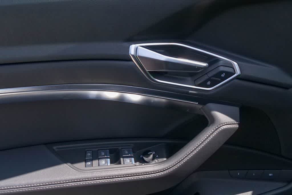 Thumbnail: 2022 Audi e-tron - 21