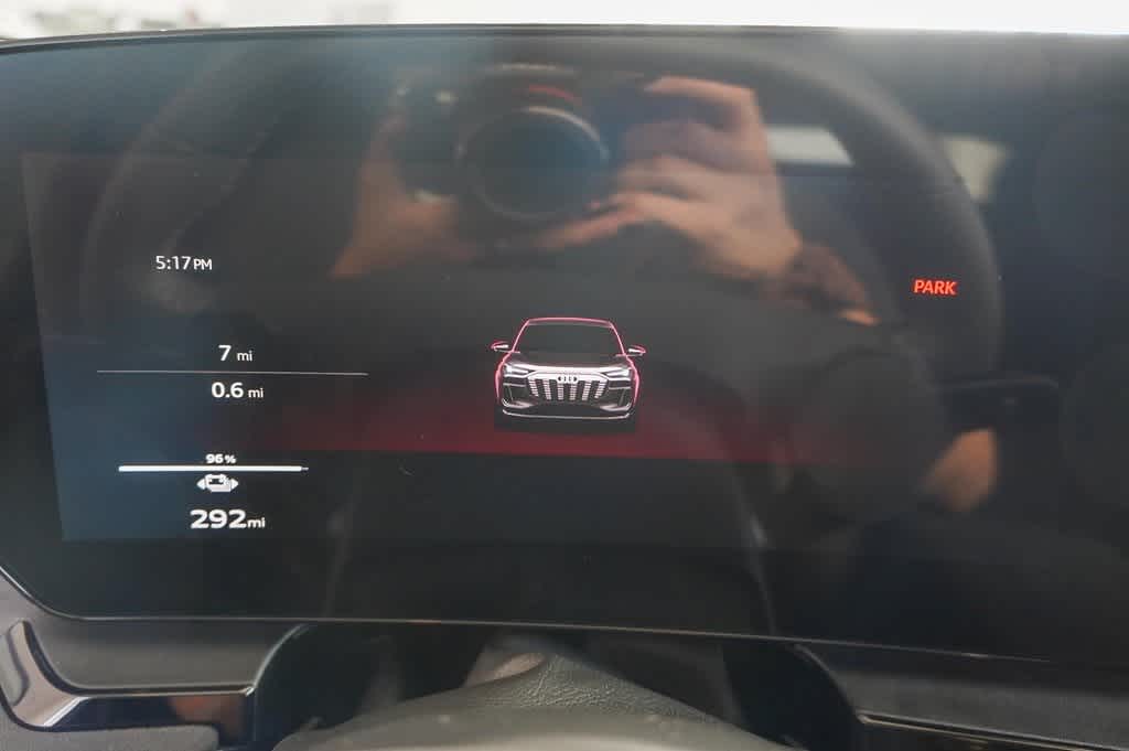 Thumbnail: 2025 Audi SQ6 e-tron - 25