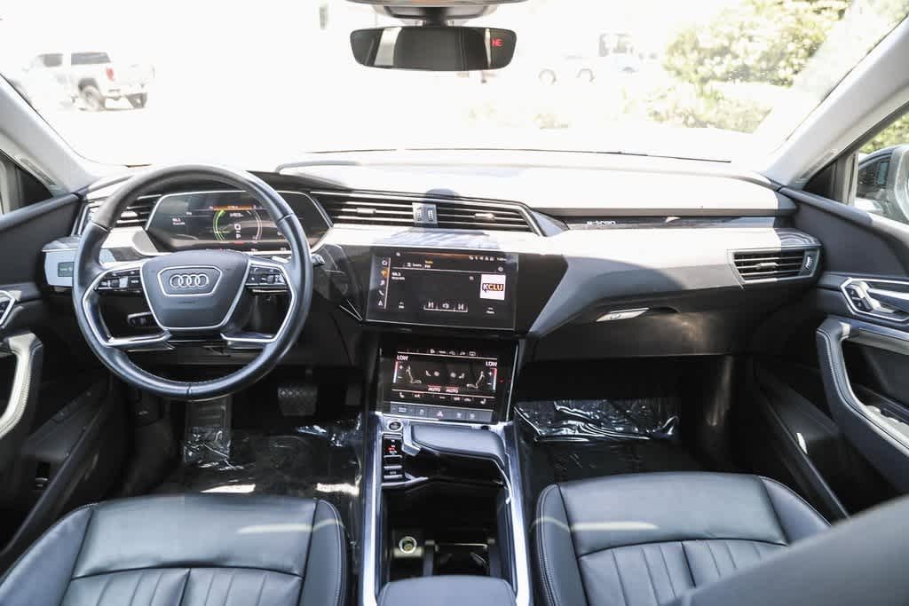 Thumbnail: 2022 Audi e-tron - 11