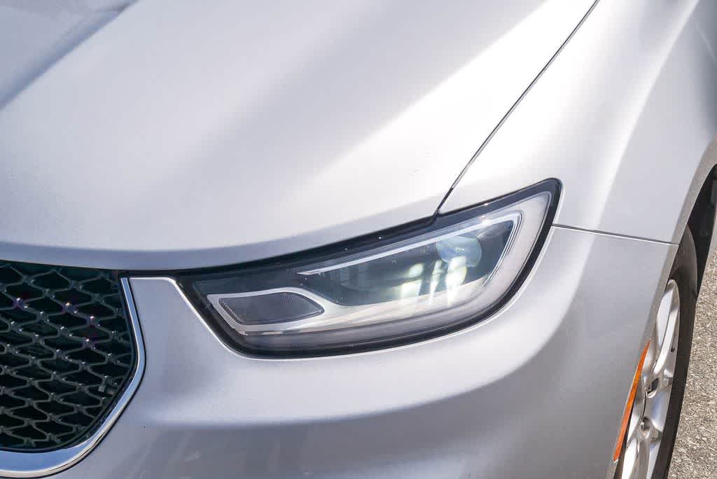 Thumbnail: 2023 Chrysler Pacifica - 5