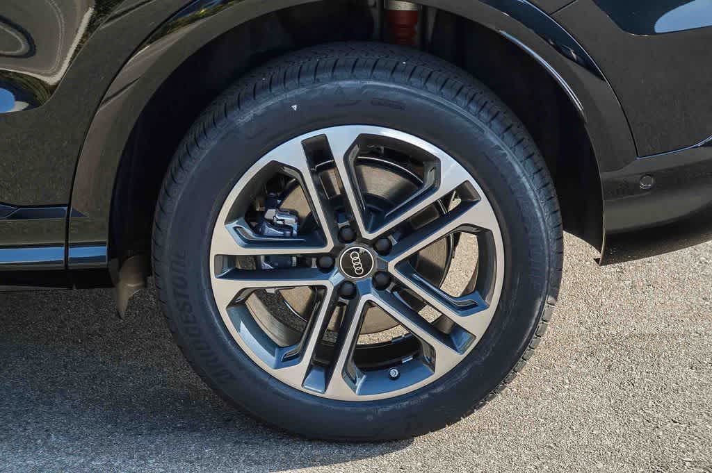 Thumbnail: 2026 Audi Q5 - 11