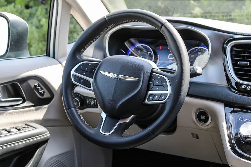 Thumbnail: 2023 Chrysler Pacifica - 13