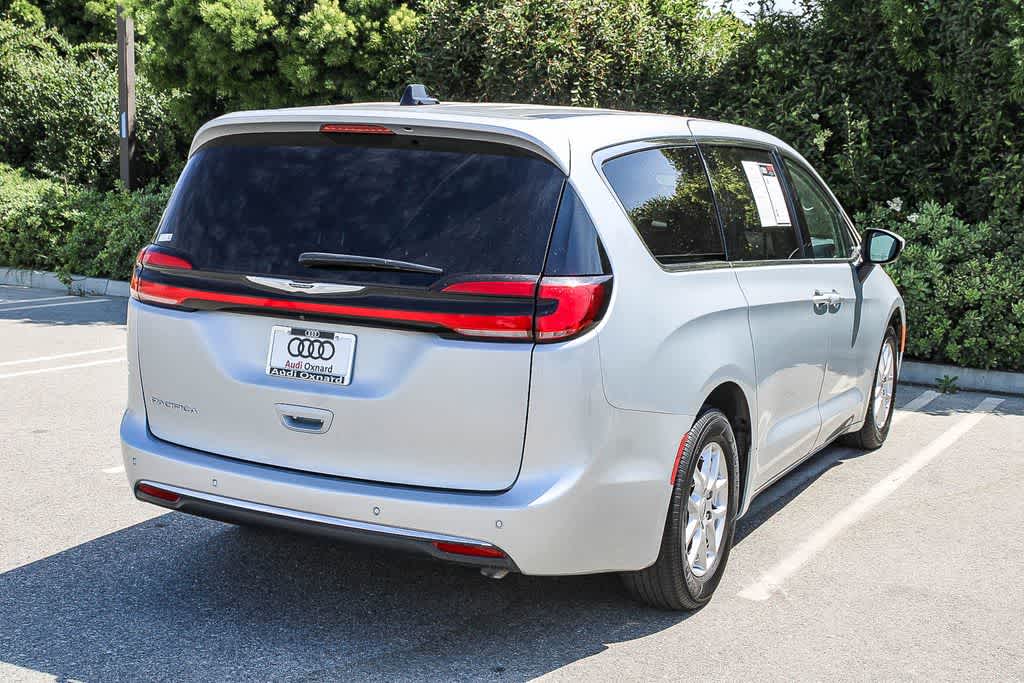 Thumbnail: 2023 Chrysler Pacifica - 9