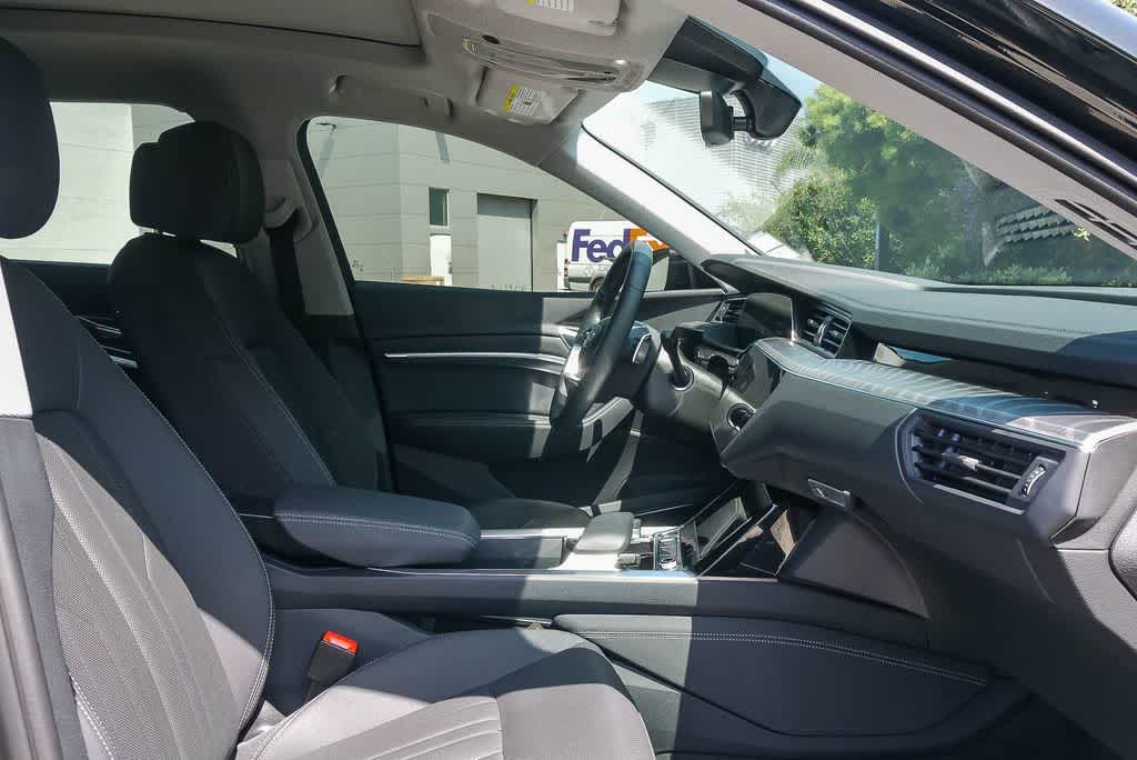 Thumbnail: 2022 Audi e-tron - 18