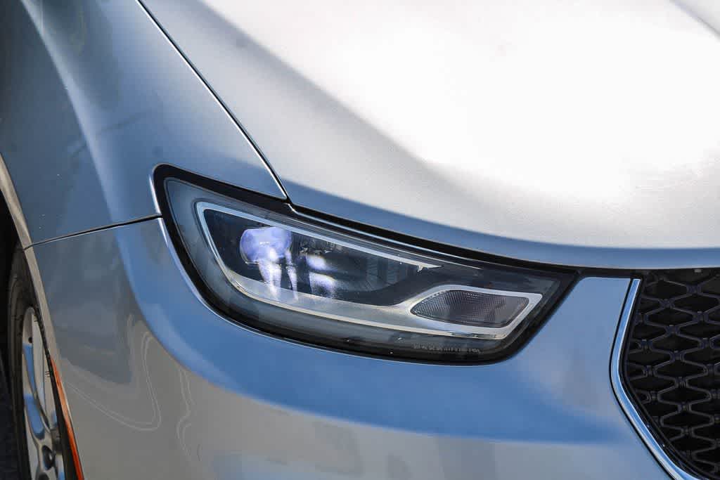 Thumbnail: 2023 Chrysler Pacifica - 4