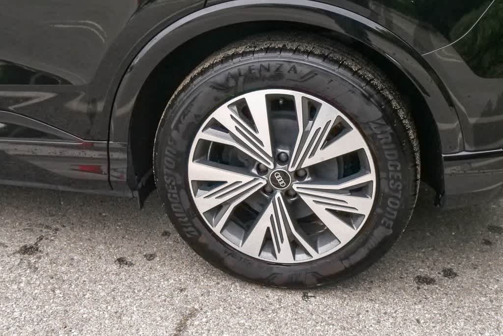 Thumbnail: 2023 Audi Q4 e-tron - 8