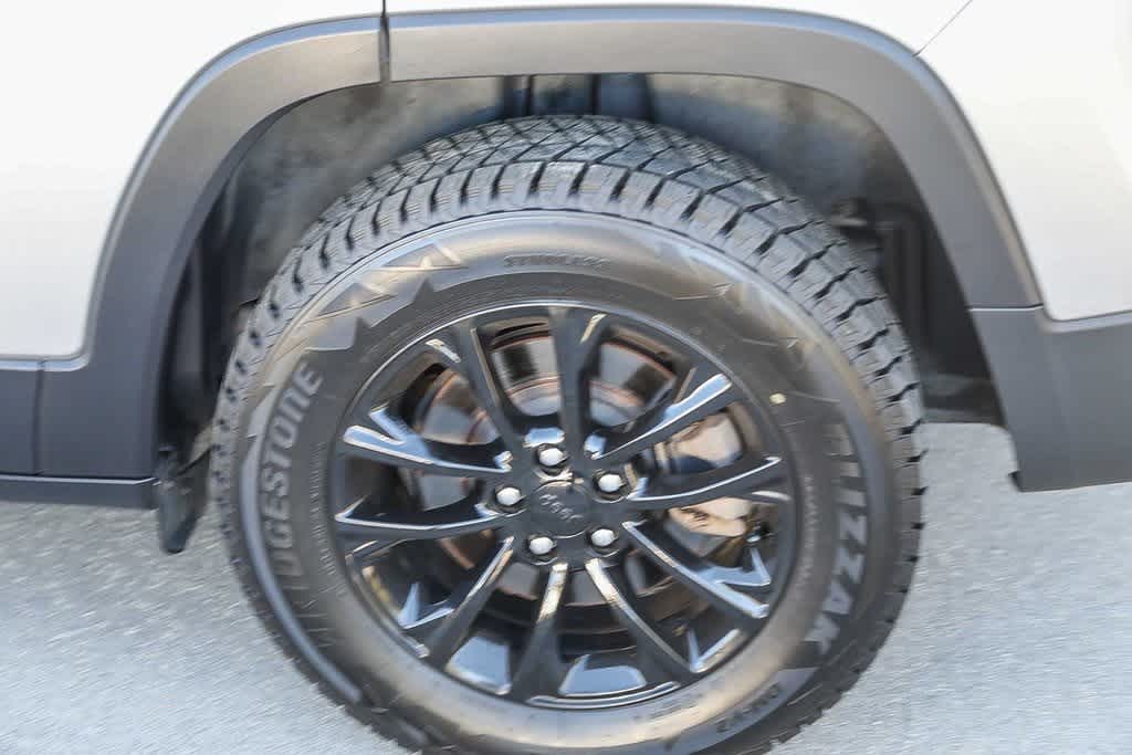 Thumbnail: 2018 Jeep Cherokee - 9