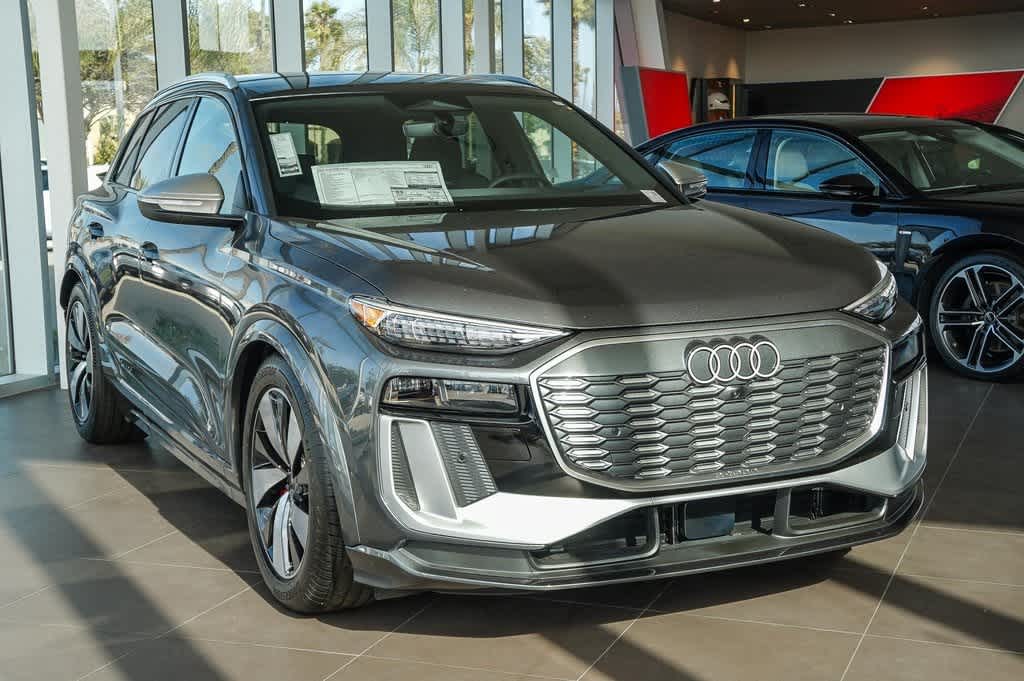 Thumbnail: 2025 Audi SQ6 e-tron - 3