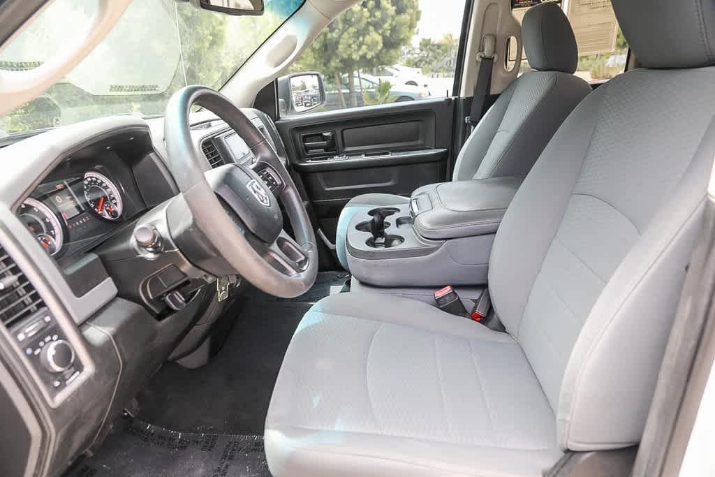 Thumbnail: 2019 RAM 1500 Classic - 16