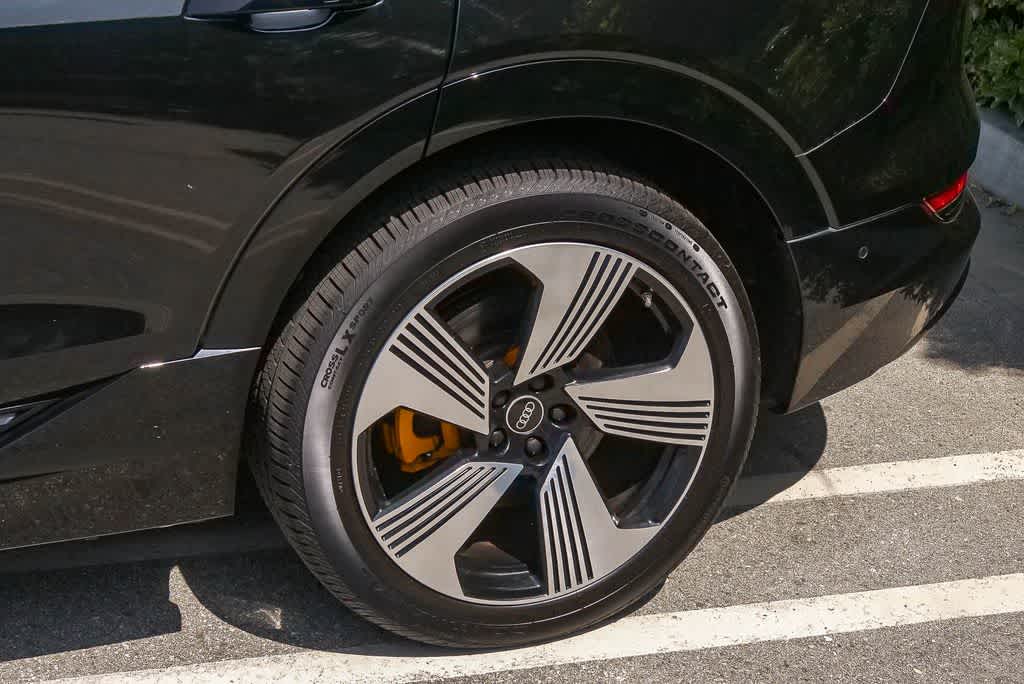 Thumbnail: 2022 Audi e-tron - 8