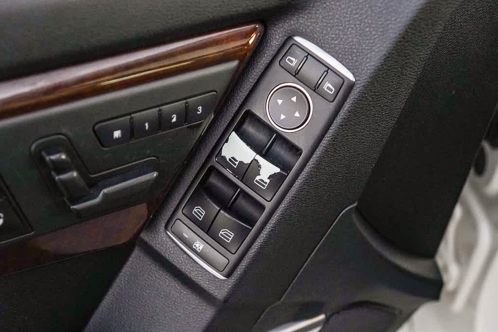 Thumbnail: 2011 Mercedes-Benz GLK - 23