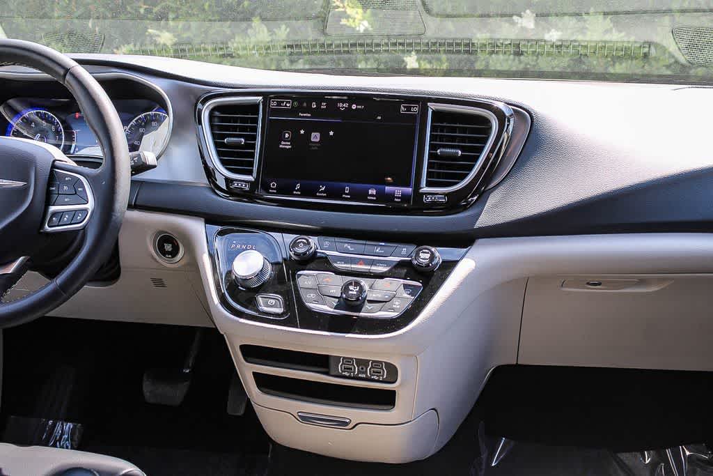 Thumbnail: 2023 Chrysler Pacifica - 11