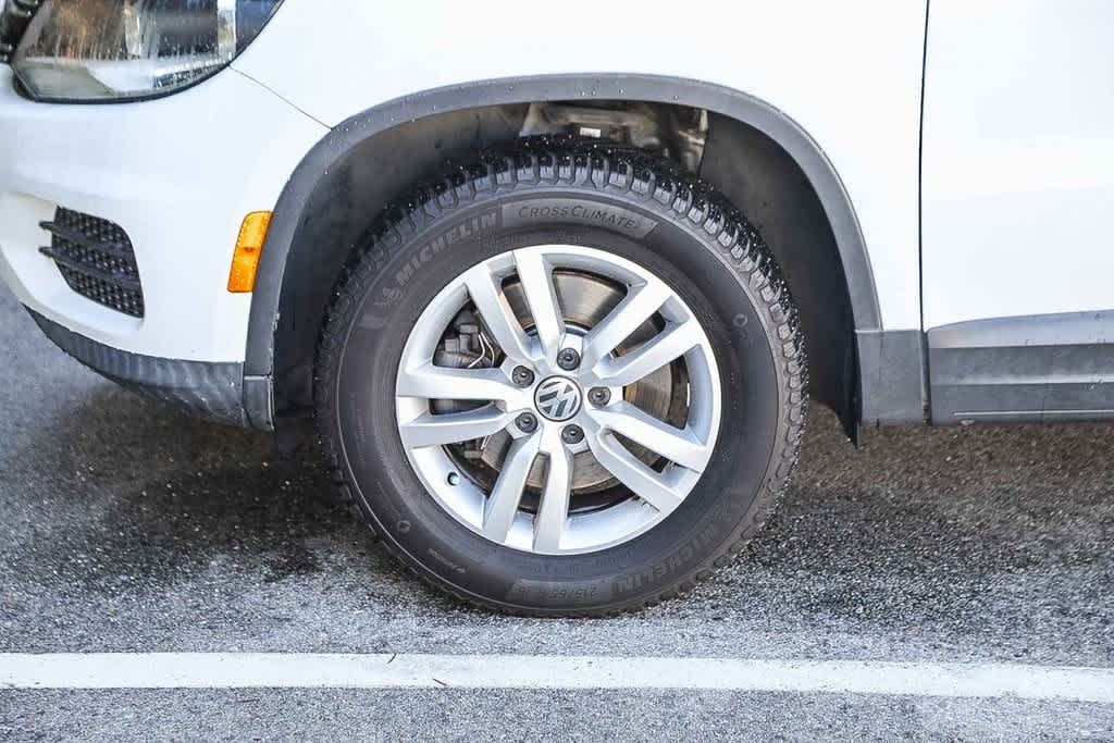 Thumbnail: 2017 Volkswagen Tiguan - 9