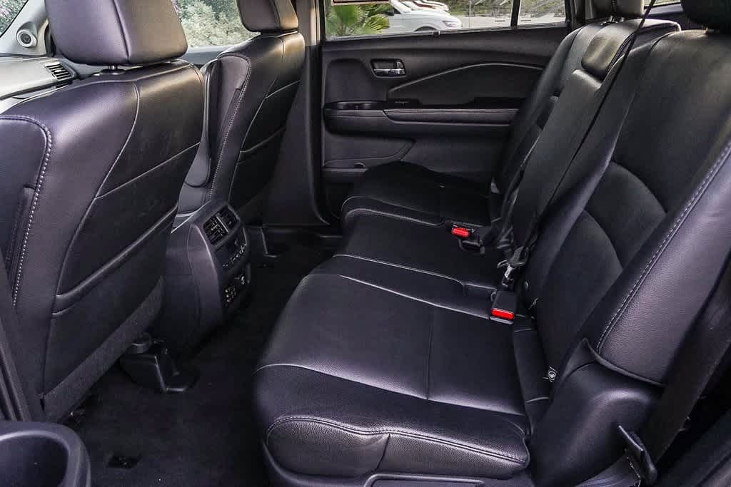 Thumbnail: 2017 Honda Pilot - 21