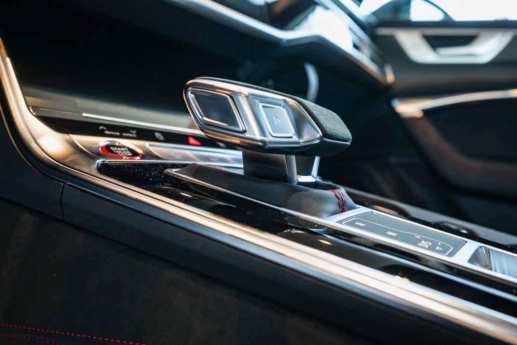 Thumbnail: 2025 Audi RS 6 - 22