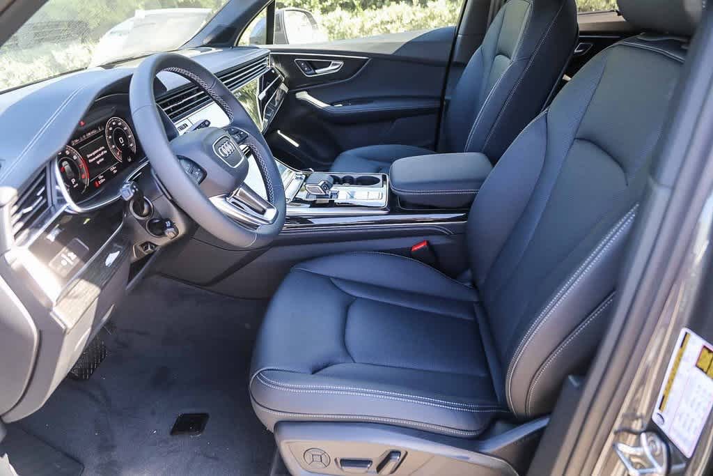 Thumbnail: 2025 Audi Q7 - 16